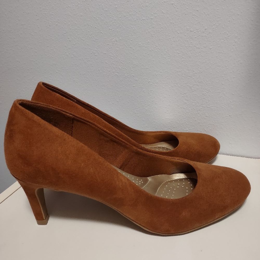 Dexflex Comfort Round Toe‎ Suede Pumps Women's Size 7